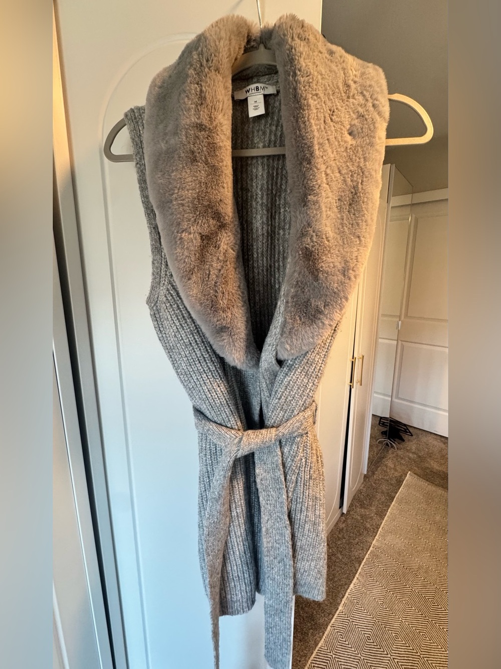 White House Black Market Gray Faux-Fur Collar Ribbed Sleeveless Cardigan